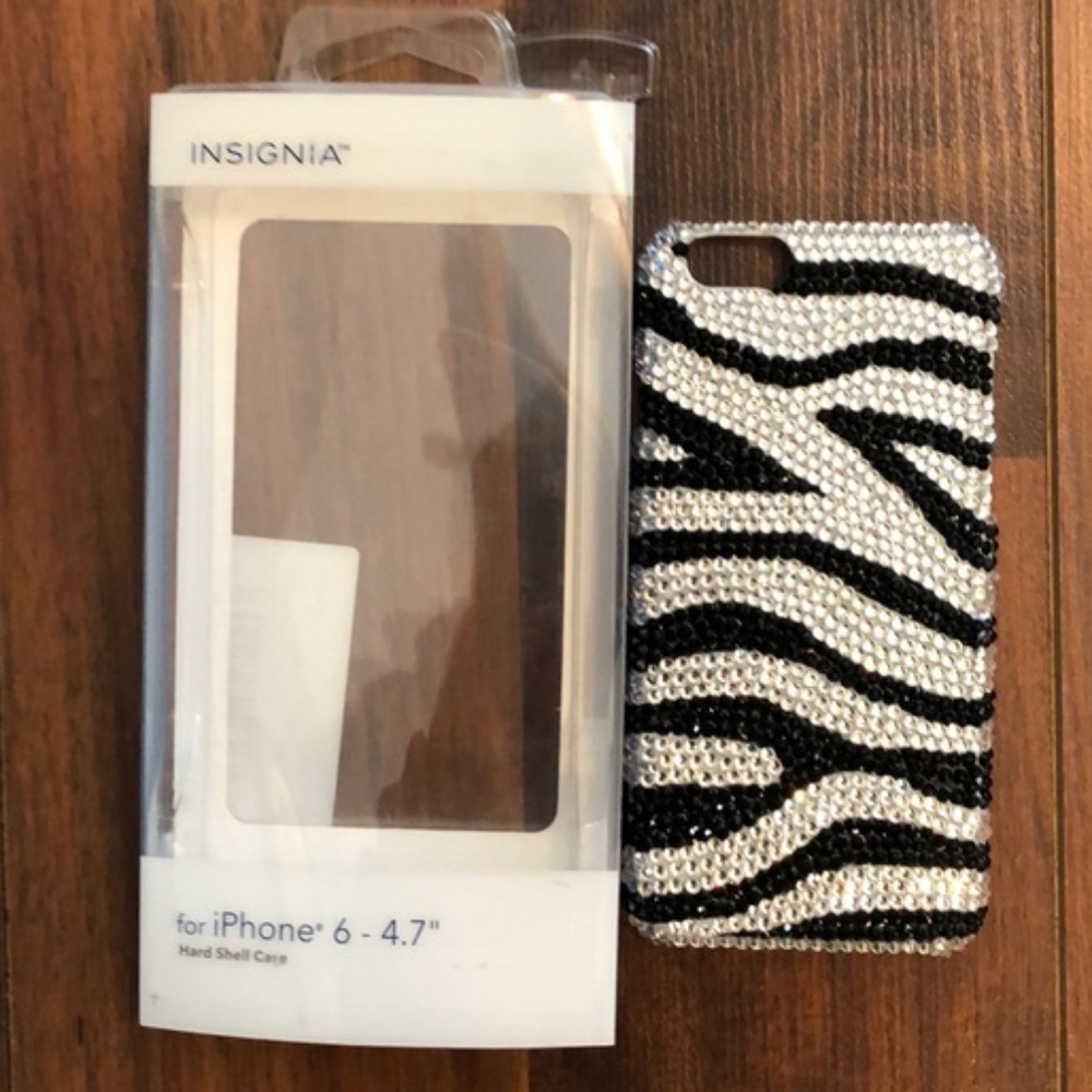 NWOT Insignia Phone Case